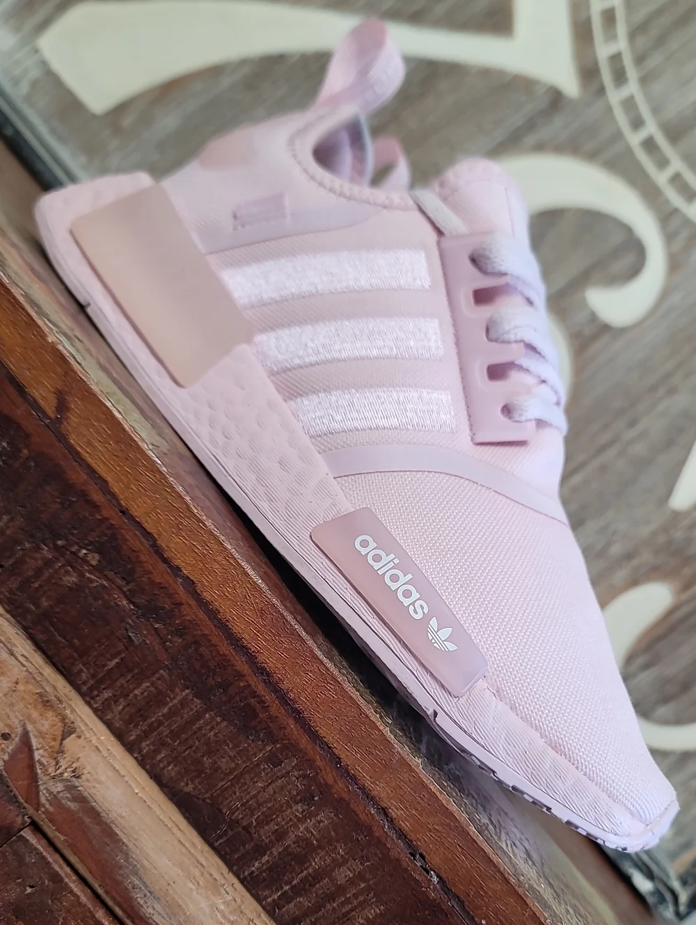 🔥 Wmns Adidas NMD R1 